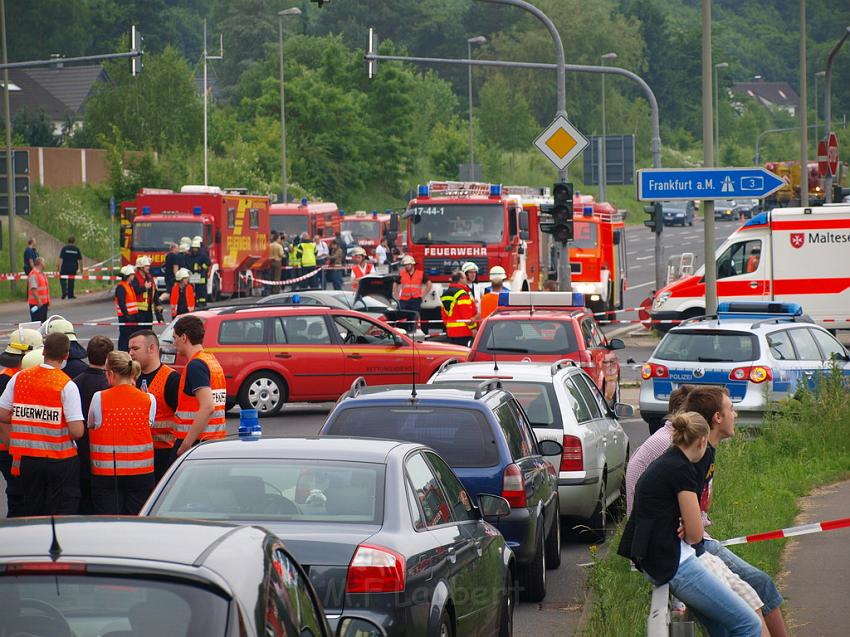 Schwerer Unfall mit Reisebus Lohmar Donrather Dreieck P283.JPG